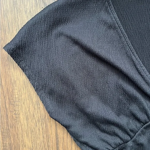 ZARA- Black Textured Smocked V-Neck Crop Top - M - Picture 5 of 8